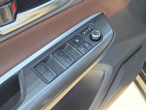 Used 2023 Toyota Venza XLE AWD/4WD image 22