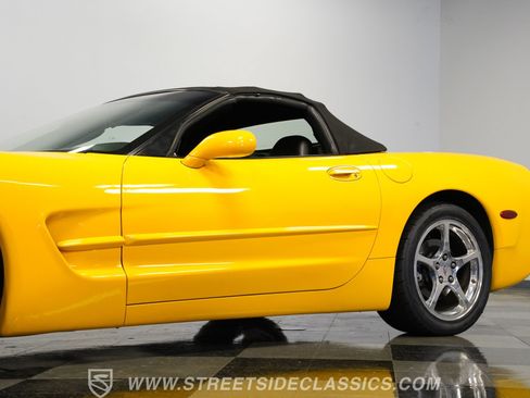 Used 2004 Chevrolet Corvette Convertible w/ Preferred Equipment Group RWD image 23