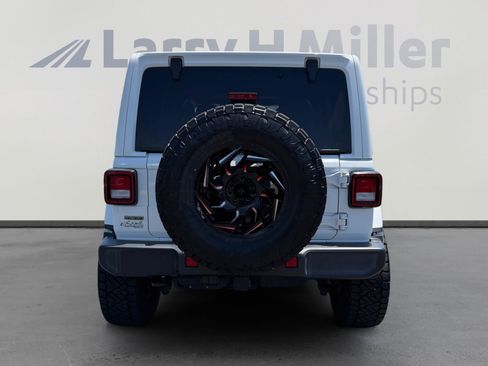 Used 2021 Jeep Wrangler Unlimited Sahara AWD/4WD image 4