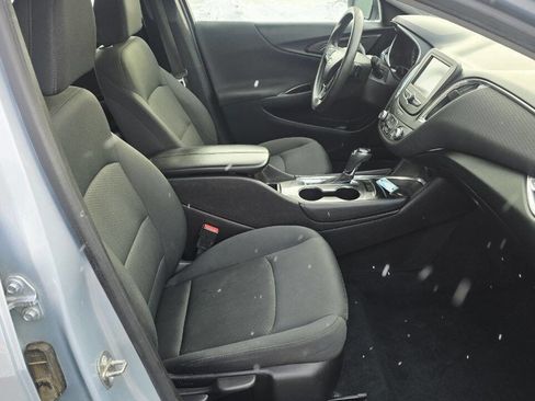 Used 2017 Chevrolet Malibu LT image 14