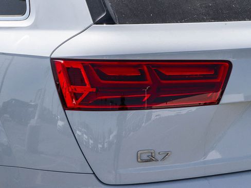 Used 2018 Audi Q7 3.0T Prestige w/ Prestige Package AWD/4WD image 7