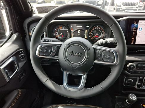 New 2026 Jeep Wrangler Unlimited Sahara AWD/4WD image 14
