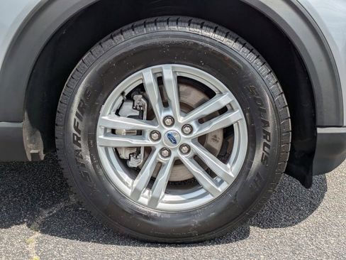 Used 2023 Ford Explorer XLT RWD image 14