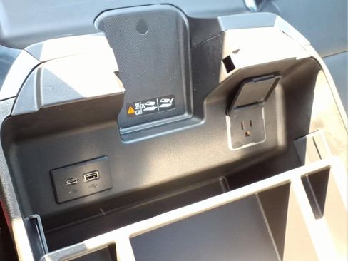 Used 2024 Chevrolet Silverado 2500 LTZ w/ LTZ Convenience Package image 32