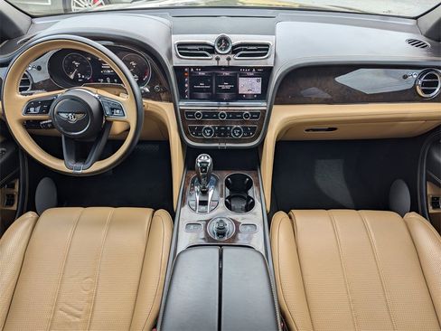 Used 2021 Bentley Bentayga V8 image 6