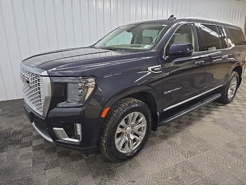 Used 2023 GMC Yukon XL Denali image 8