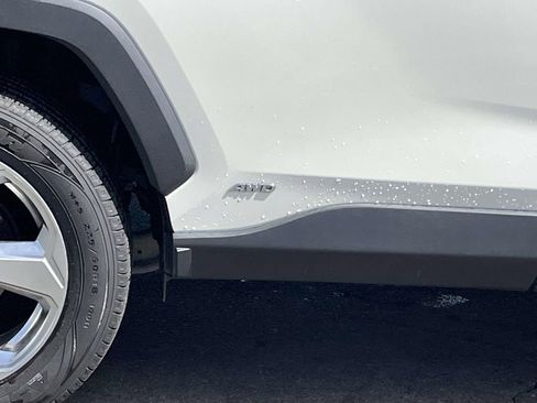 Used 2021 Toyota RAV4 XLE Premium image 33