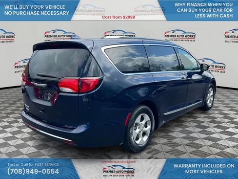 Used 2017 Chrysler Pacifica Touring-L Plus FWD image 4