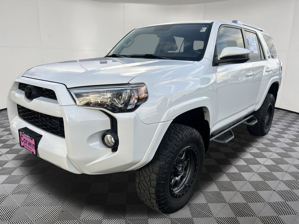 Used 2016 Toyota 4Runner SR5 AWD/4WD image 3