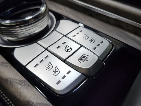 Used 2021 Genesis G90 3.3T Premium image 12