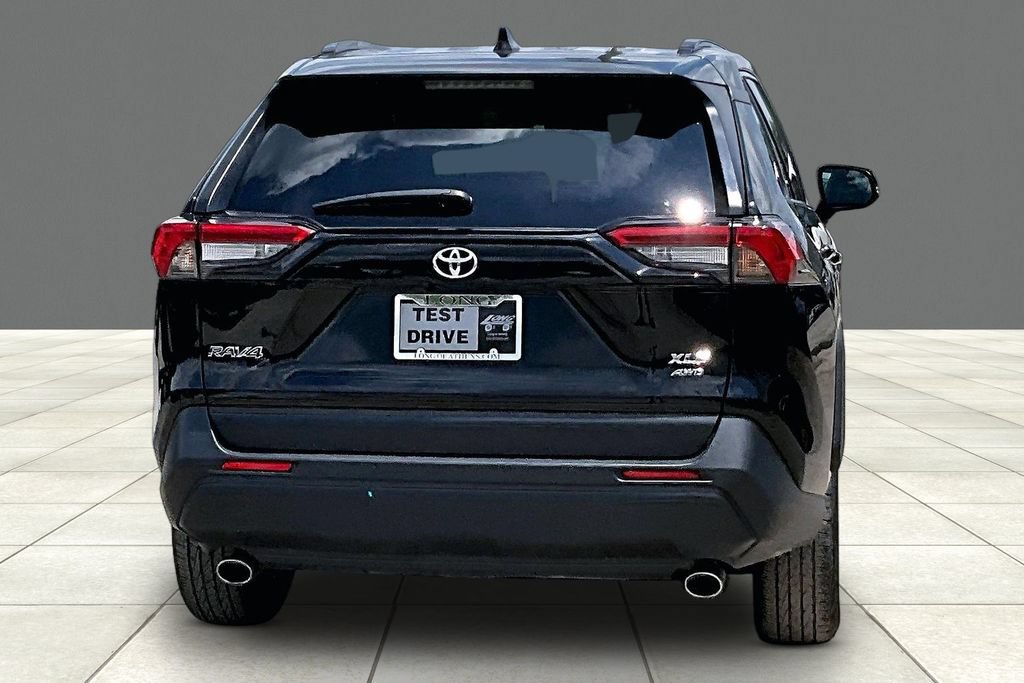 Used 2025 Toyota RAV4 XLE AWD/4WD image 4