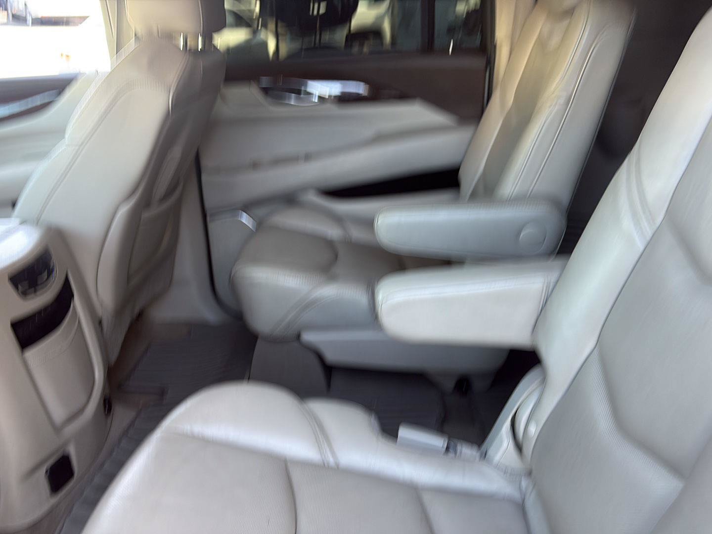 Used 2017 Cadillac Escalade ESV Luxury AWD/4WD image 7
