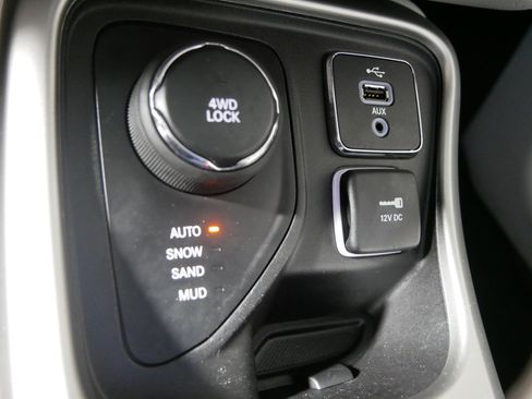 Used 2017 Jeep Compass Latitude w/ Cold Weather Group AWD/4WD image 29