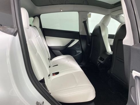 Used 2021 Tesla Model Y Long Range AWD/4WD image 9