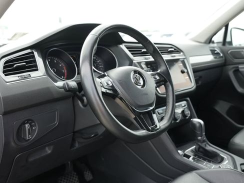 Used 2018 Volkswagen Tiguan SE w/ 3rd Row Seat Package AWD/4WD image 16