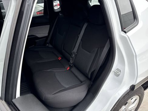 Used 2025 Jeep Compass Sport image 12