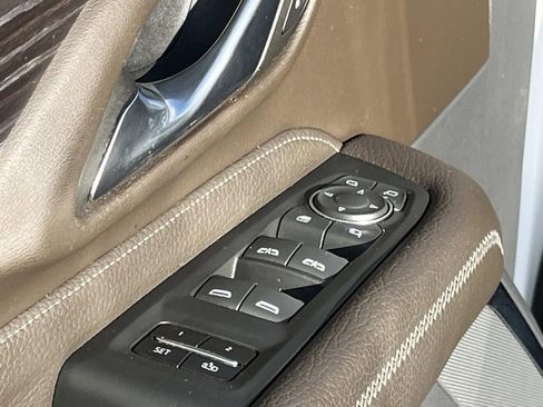 Used 2021 GMC Yukon Denali image 28