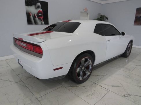 Used 2013 Dodge Challenger SXT RWD image 4
