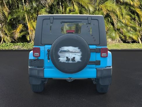 Used 2017 Jeep Wrangler Unlimited Sahara w/ Connectivity Group AWD/4WD image 6