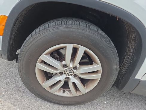 Used 2017 Volkswagen Tiguan S AWD/4WD image 9