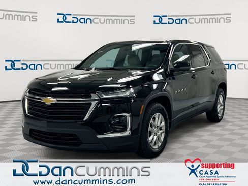 Used 2023 Chevrolet Traverse LS FWD image 1