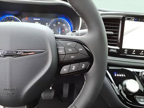 New 2026 Chrysler Pacifica Select image 22