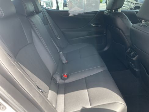 Used 2024 Lexus ES 350 w/ Premium Package FWD image 9
