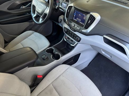 Used 2024 GMC Terrain SLE AWD/4WD image 18