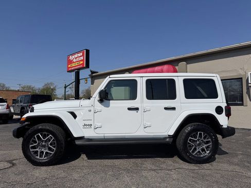 Used 2024 Jeep Wrangler Unlimited Sahara w/ Technology Group AWD/4WD image 6