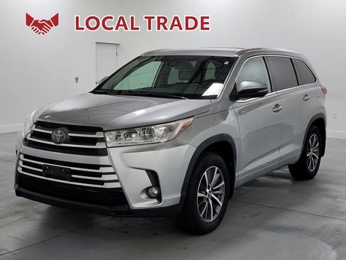 Used 2018 Toyota Highlander XLE AWD/4WD image 4
