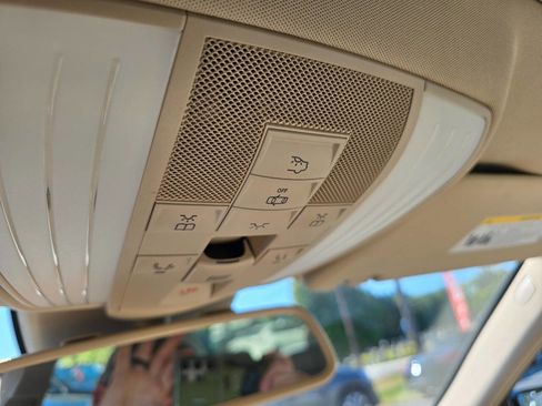 Used 2016 Mercedes-Benz E 250 4MATIC Sedan image 19