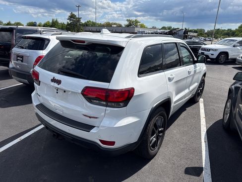 Used 2017 Jeep Grand Cherokee Trailhawk w/ Trailhawk Luxury Group AWD/4WD image 3
