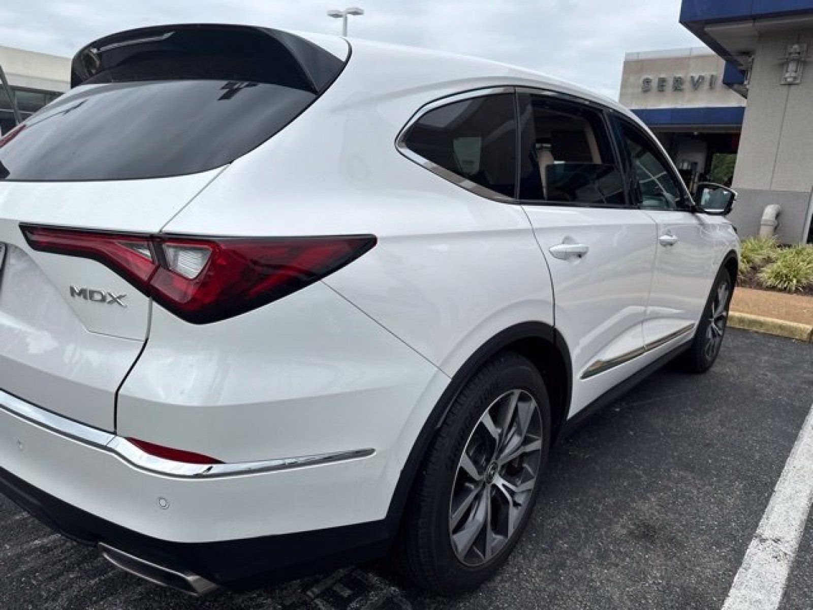 Used 2024 Acura MDX w/ Technology Package FWD image 6