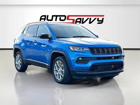 Used 2024 Jeep Compass Latitude image 1