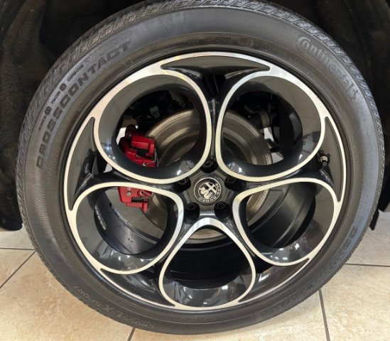 Used 2023 Alfa Romeo Stelvio Veloce AWD/4WD image 23