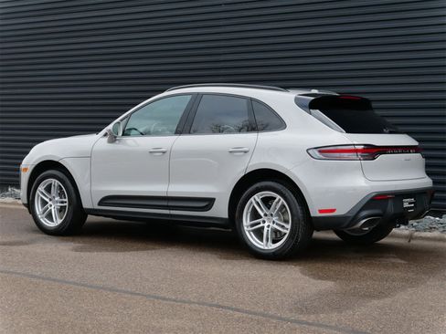 Used 2025 Porsche Macan image 3