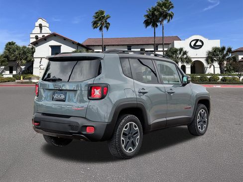Used 2016 Jeep Renegade Trailhawk w/ Premium Trailhawk Package AWD/4WD image 2