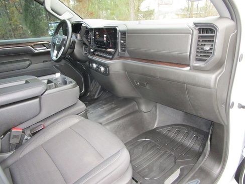 Used 2024 GMC Sierra 1500 SLE w/ X31 Off-Road Package image 26