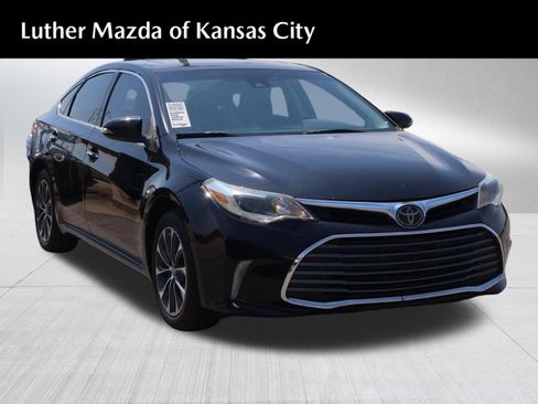 Used 2018 Toyota Avalon XLE Premium FWD image 1
