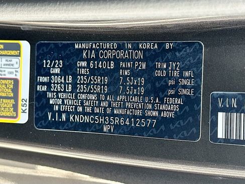 Used 2024 Kia Carnival EX FWD image 33