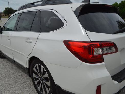 Used 2016 Subaru Outback 2.5i Limited AWD/4WD image 5
