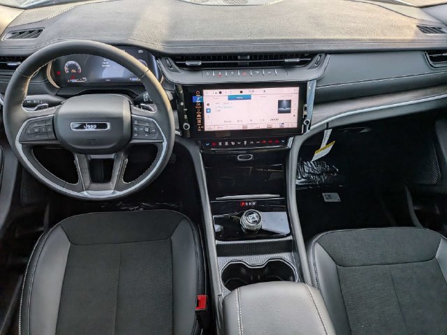 New 2027 Jeep Grand Cherokee Altitude RWD image 17