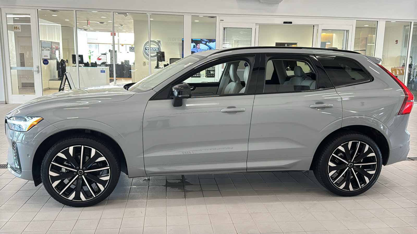 Used 2026 Volvo XC60 B5 Ultra AWD/4WD image 8