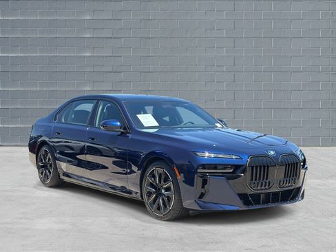 Used 2026 BMW i7 xDrive60 AWD/4WD image 1