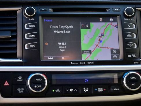 Used 2016 Toyota Highlander XLE AWD/4WD image 21