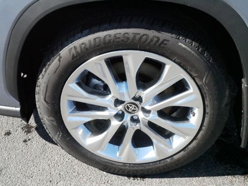 New 2024 Toyota Highlander Limited image 15