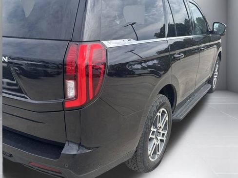 Used 2025 Ford Expedition Active AWD/4WD image 10