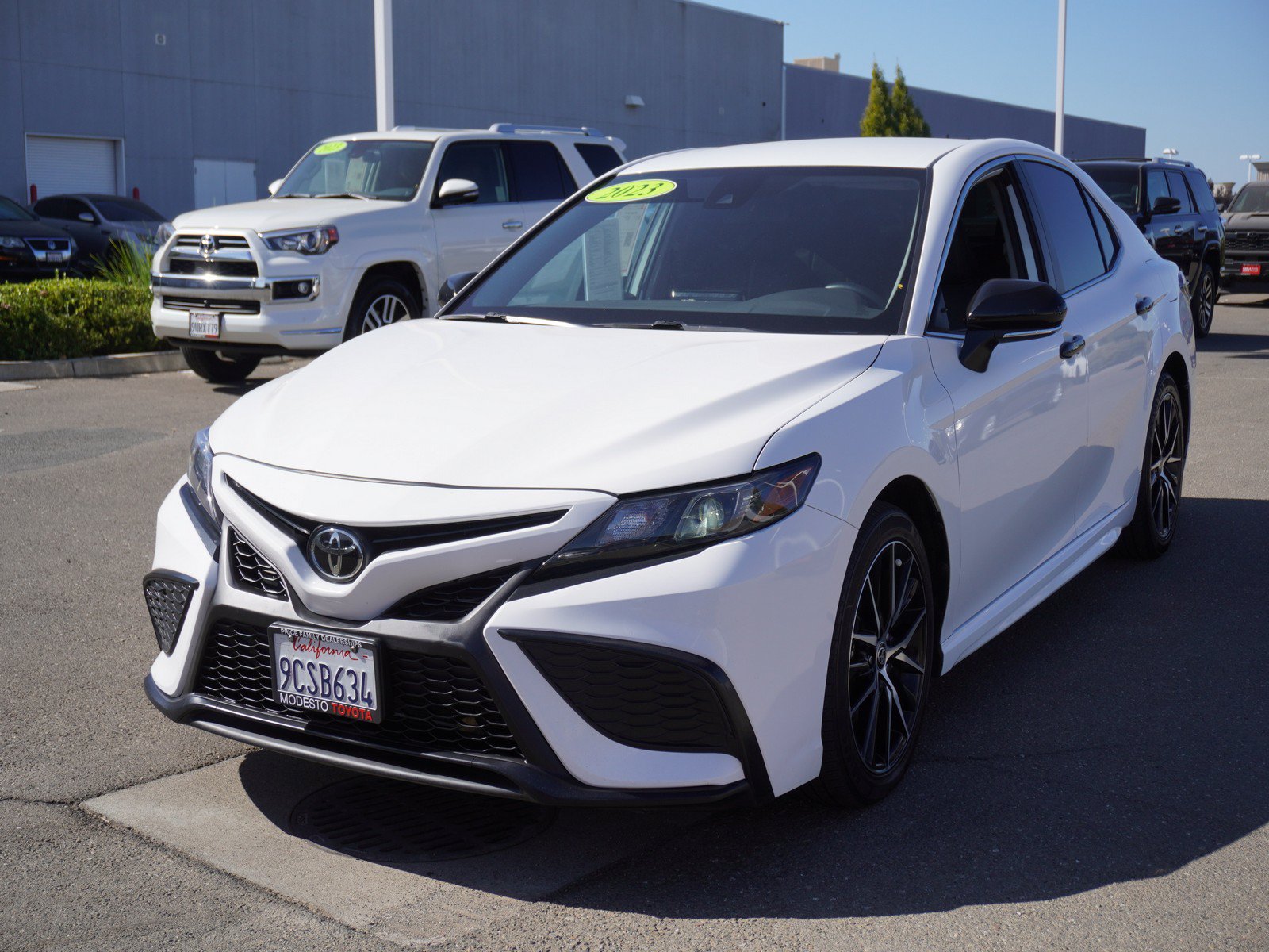 Used 2023 Toyota Camry SE FWD image 7