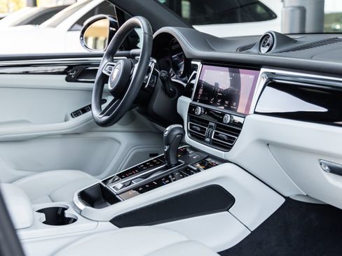 Certified 2024 Porsche Macan S AWD/4WD image 46