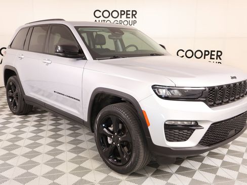 Used 2023 Jeep Grand Cherokee Limited w/ Black Appearance Package AWD/4WD image 1